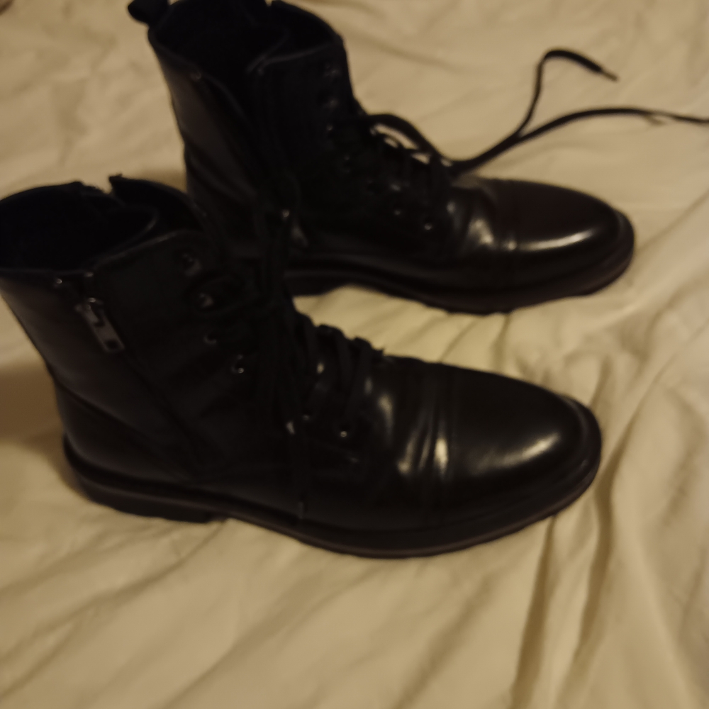 Men's Classic Black Leather Boots Women can certainly sport these as well !
